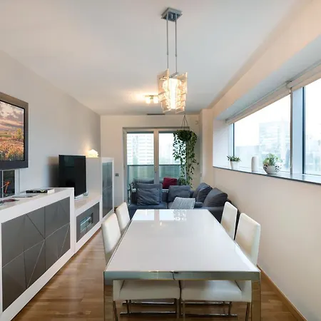 Plaza Europa Fira Gran Via Apartment