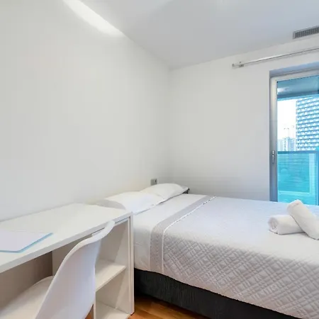 Plaza Europa Fira Gran Via Apartment